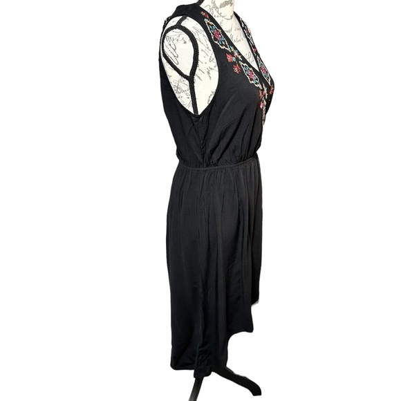 Women's | Eyeshadow | Black Embroidered Sleeveless Midi Wrap Style Dress - M - Picture 3 of 8
